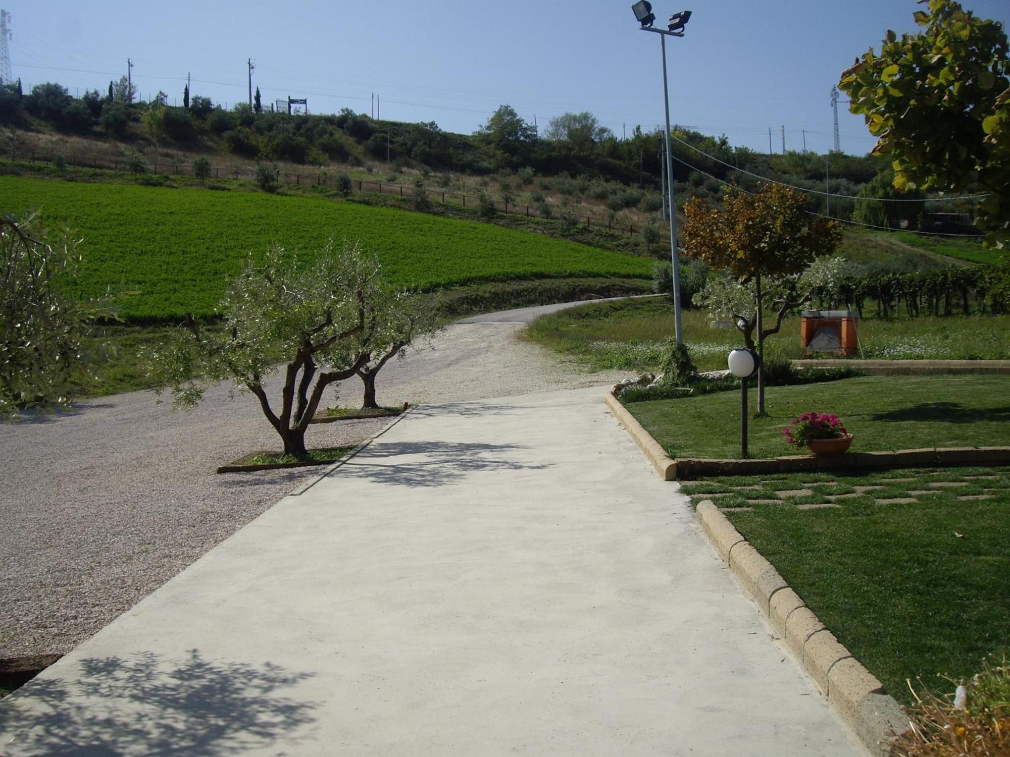 Agriturismo Il Borgo Degli Ulivi Roseto Degli Abruzzi Esterno foto
