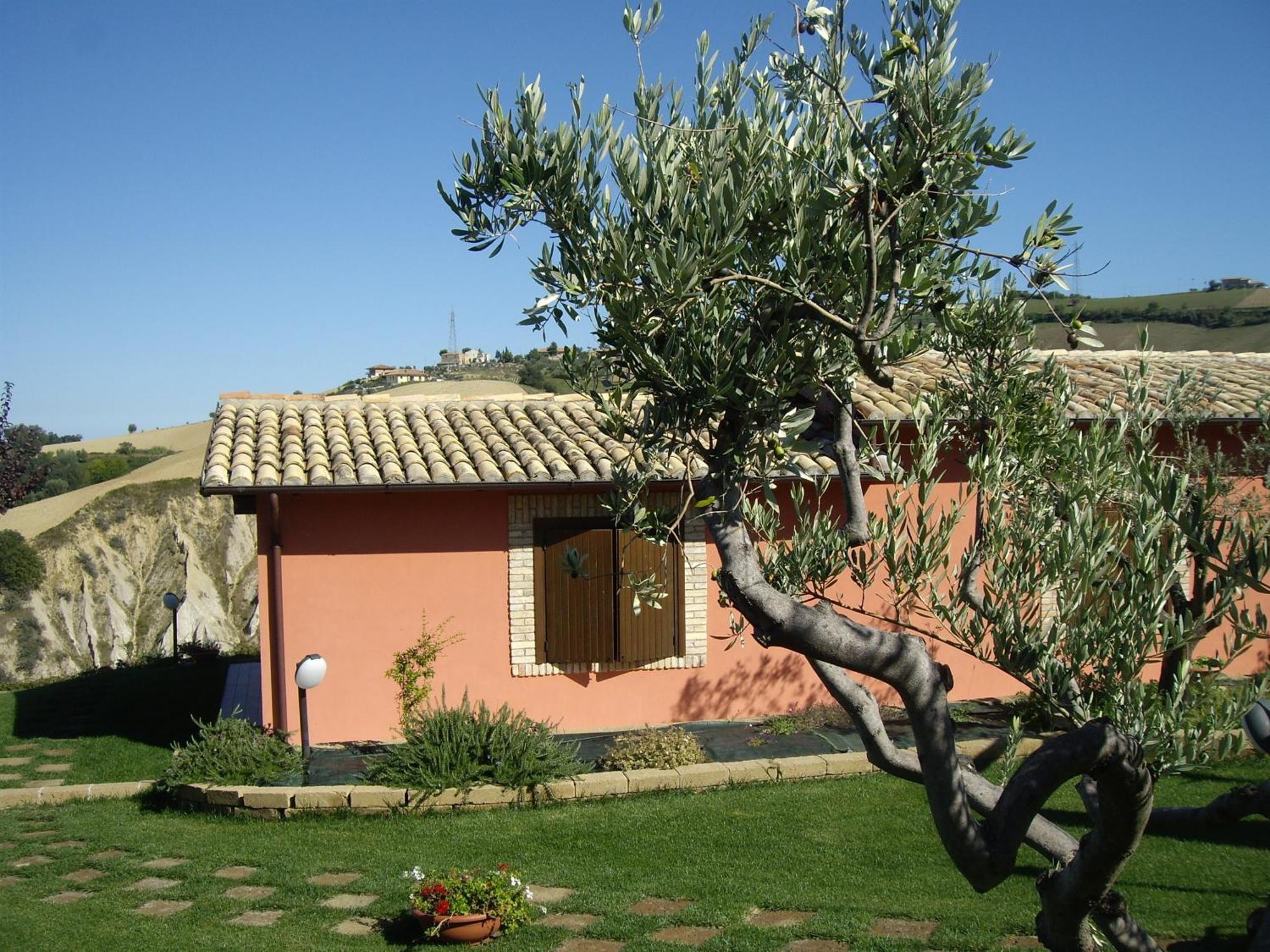 Agriturismo Il Borgo Degli Ulivi Roseto Degli Abruzzi Esterno foto