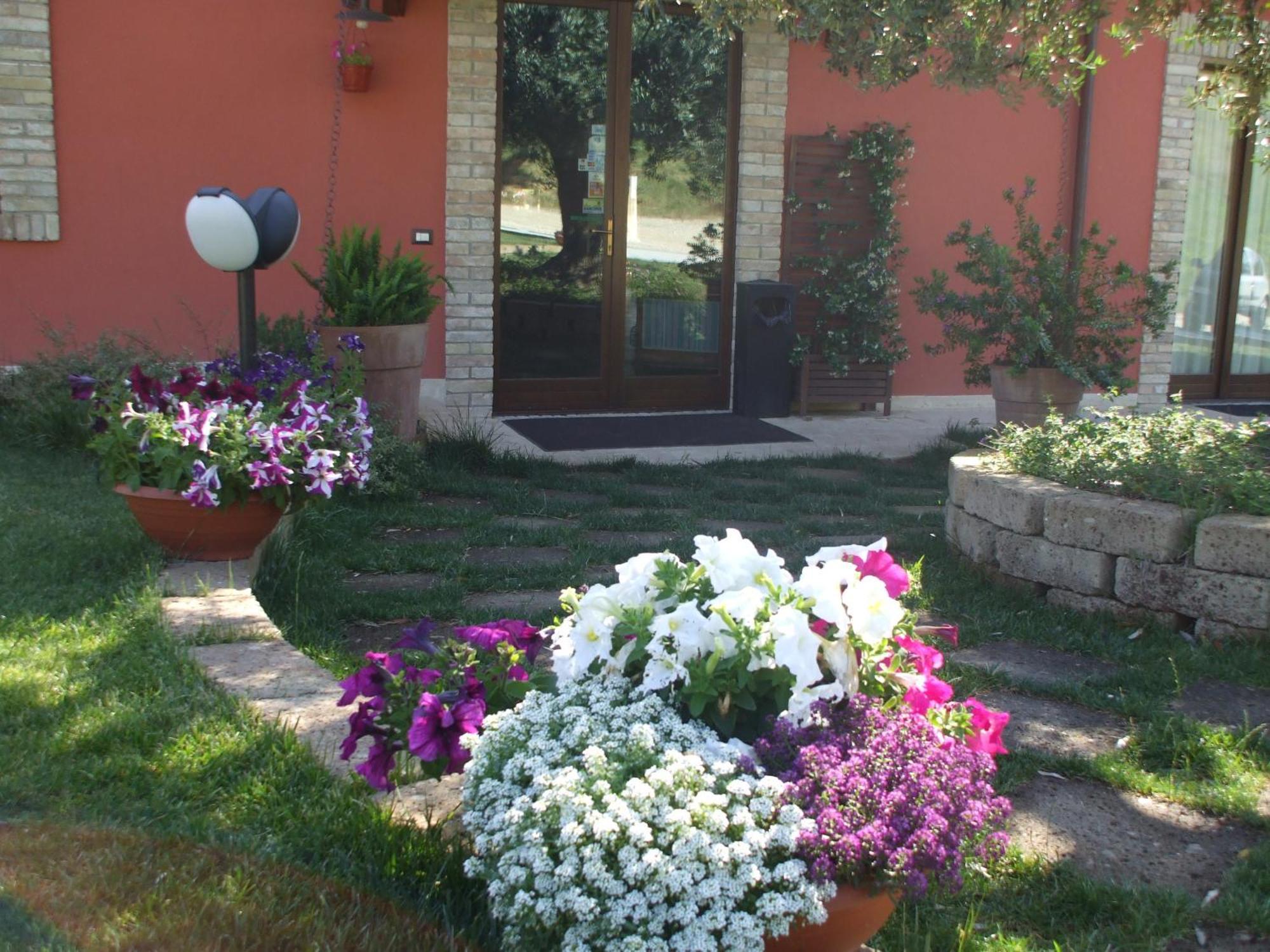 Agriturismo Il Borgo Degli Ulivi Roseto Degli Abruzzi Esterno foto